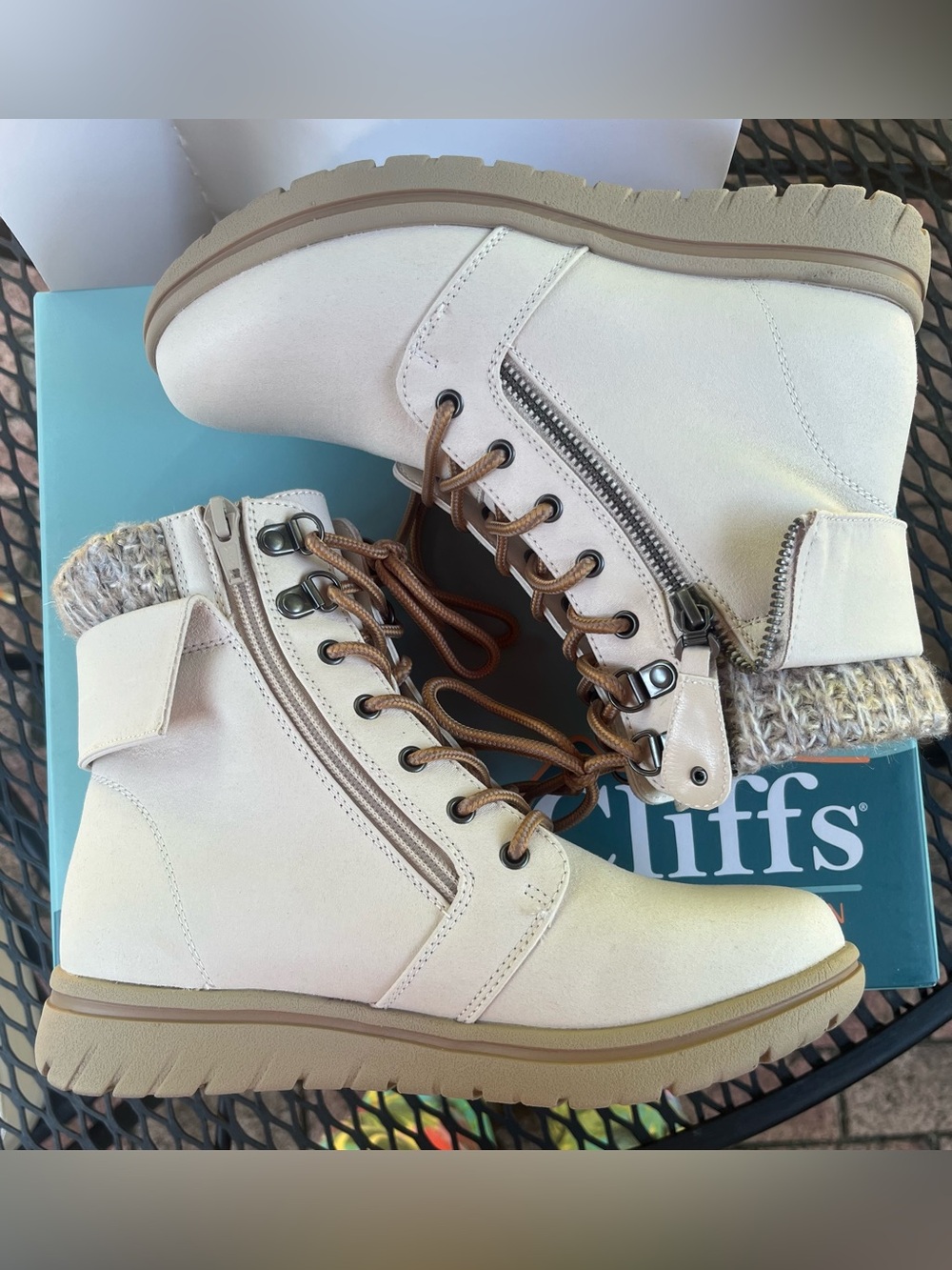 NWT Cliffs by White Mountain Lace-Up Ankle Boot- Hope Winter White Size 6.5 M